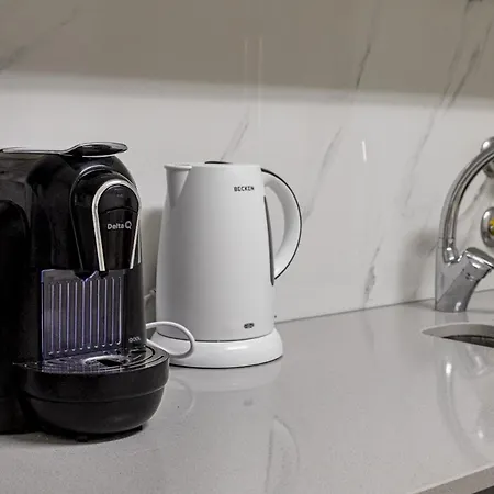 Miral 2 - Front With Pool Apartmán